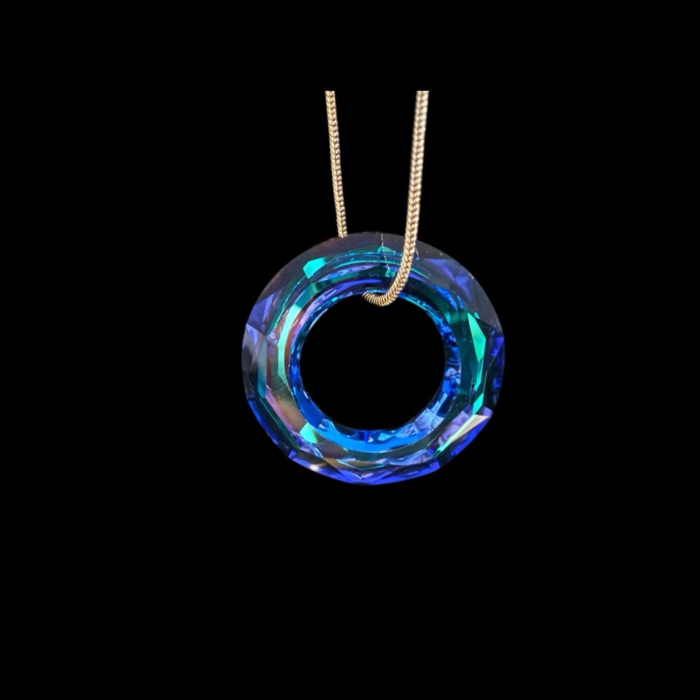 Elegant Blue Crystal Pendant Necklace